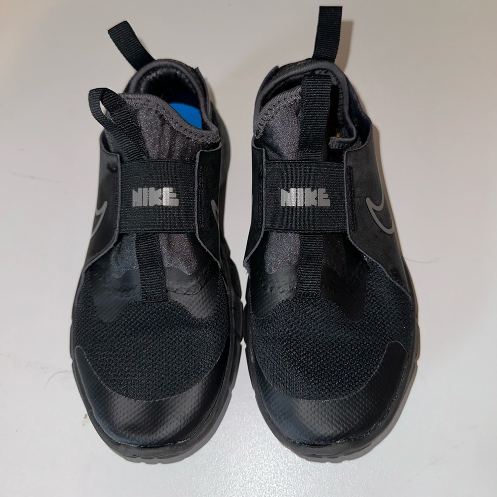 Children’s Nike Flow Sneakers SIZE 1.5